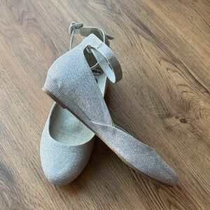 Dr. Scholl's Women's Silver Flats with Ankle Strap